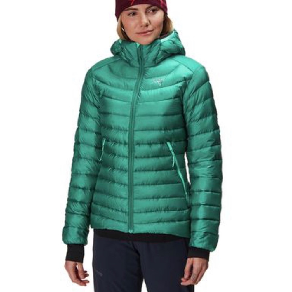 Arc’teryx down hooded jacket coat size small